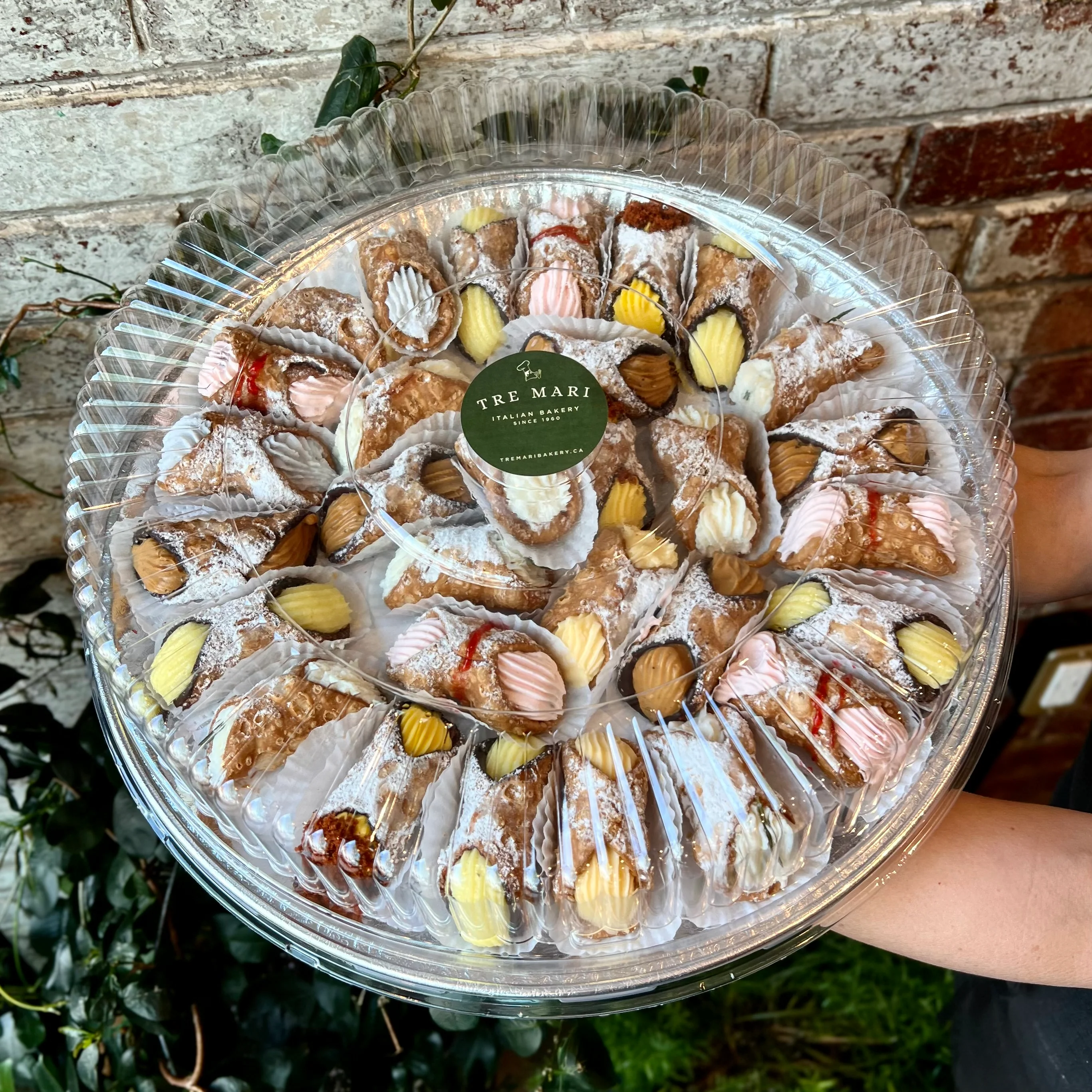 Assorted Small Cannoli Platter - Image 4